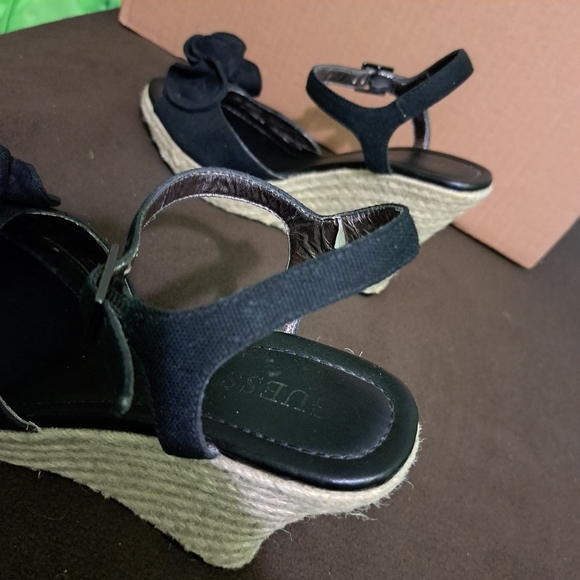 Women's Guess Wedge Sandals - Picture 3 of 13